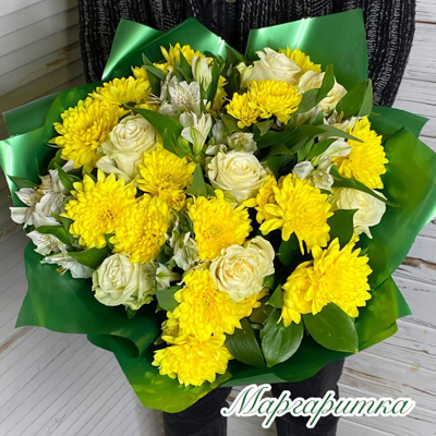 Наполнен ярким светом