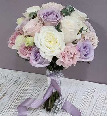 Сиренево-белый букет невесты